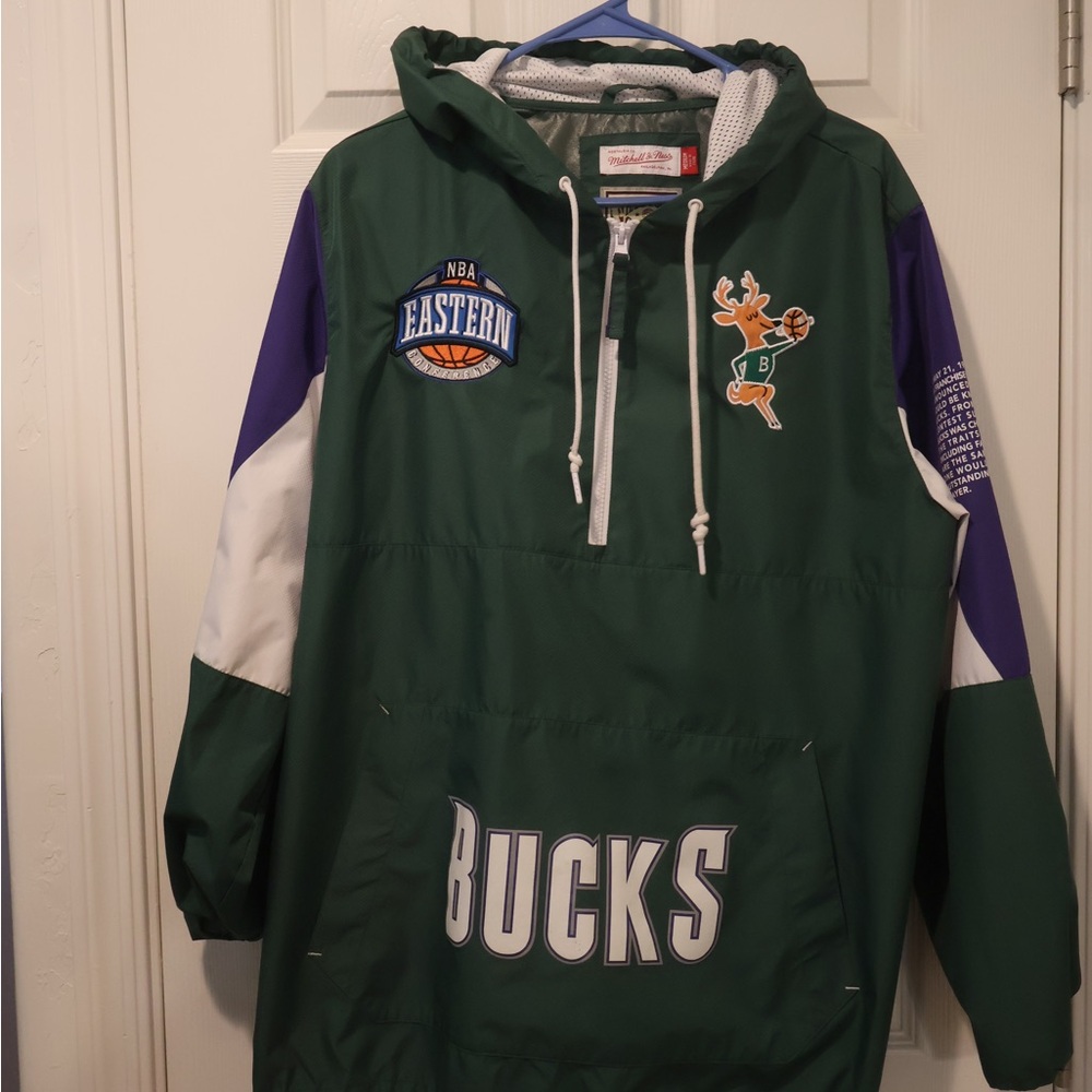 Mitchell & Ness Green Milwaukee Bucks Jacket Size M